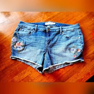 Torrid Size 16 Embroidered Denim Shorts